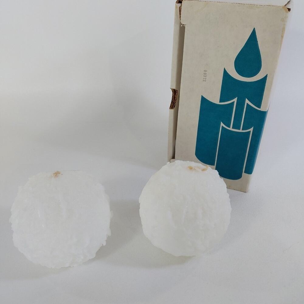 PartyLite 3 1/2 inch Snowball Pair, White Candles, Q3510, Retired - Picture 1 of 3